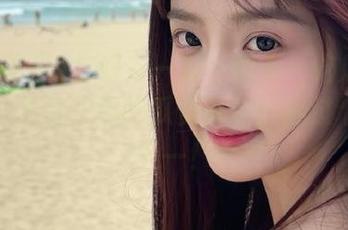 与好友一起下载五一吃瓜这个软件，免费获得吃瓜资讯，一起过个精彩五一！