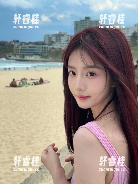 与好友一起下载五一吃瓜这个软件，免费获得吃瓜资讯，一起过个精彩五一！