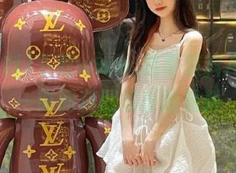 下载www.扒哥黑料App，第一时间获取娱乐圈黑料