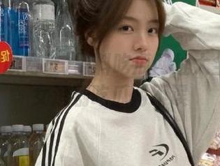 黑料吃瓜网址大全首页少女追剧吃瓜两不误